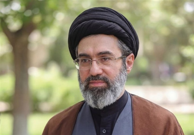 ابلاغ پیام رهبر انقلاب به خانواده شهدای مدرسه شجره طیبه میناب